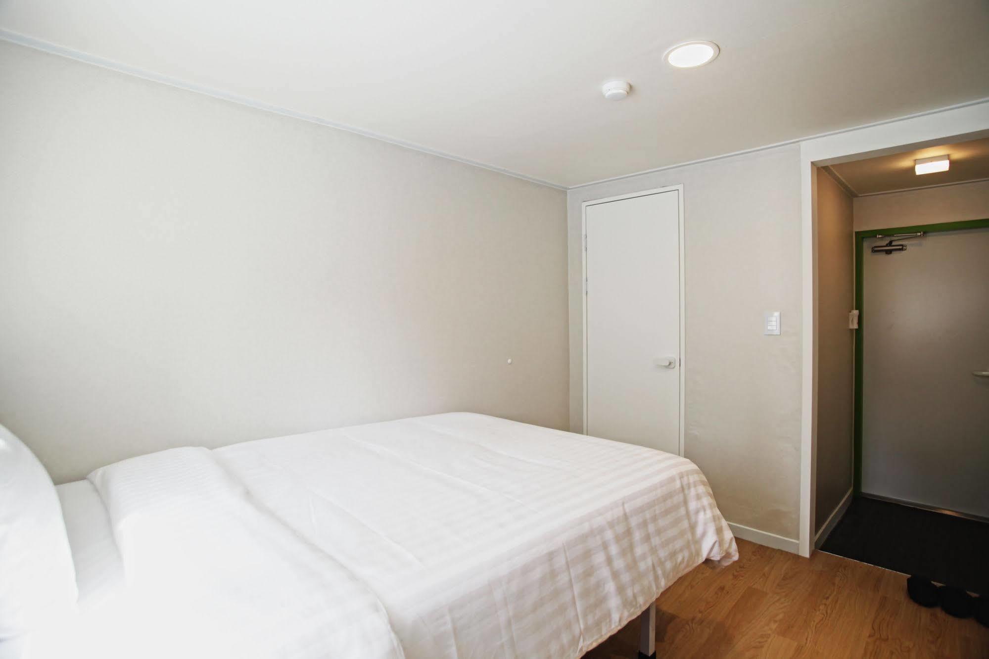 Hotel Sleepy Panda Streamwalk Seoul Jongno Экстерьер фото